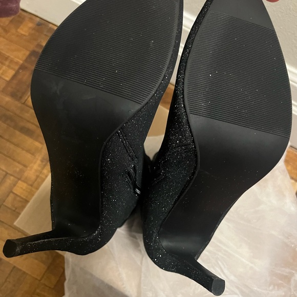 BRAND NEW LE CHATEAU HEELS SIZE 8.5 - Picture 5 of 7